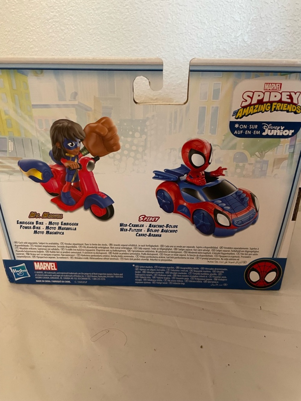 Marvel Ms. Marvel Action Figure with Red and Blue Scooter - Picture 4 of 4
